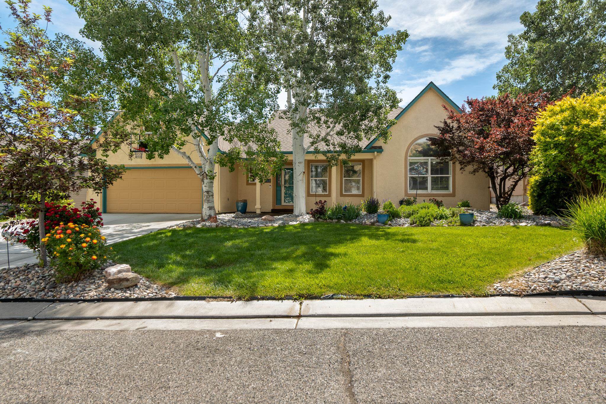 398 Butte Court Grand Junction, CO 81507 - Photo 1 of 33 front view of house with a yard