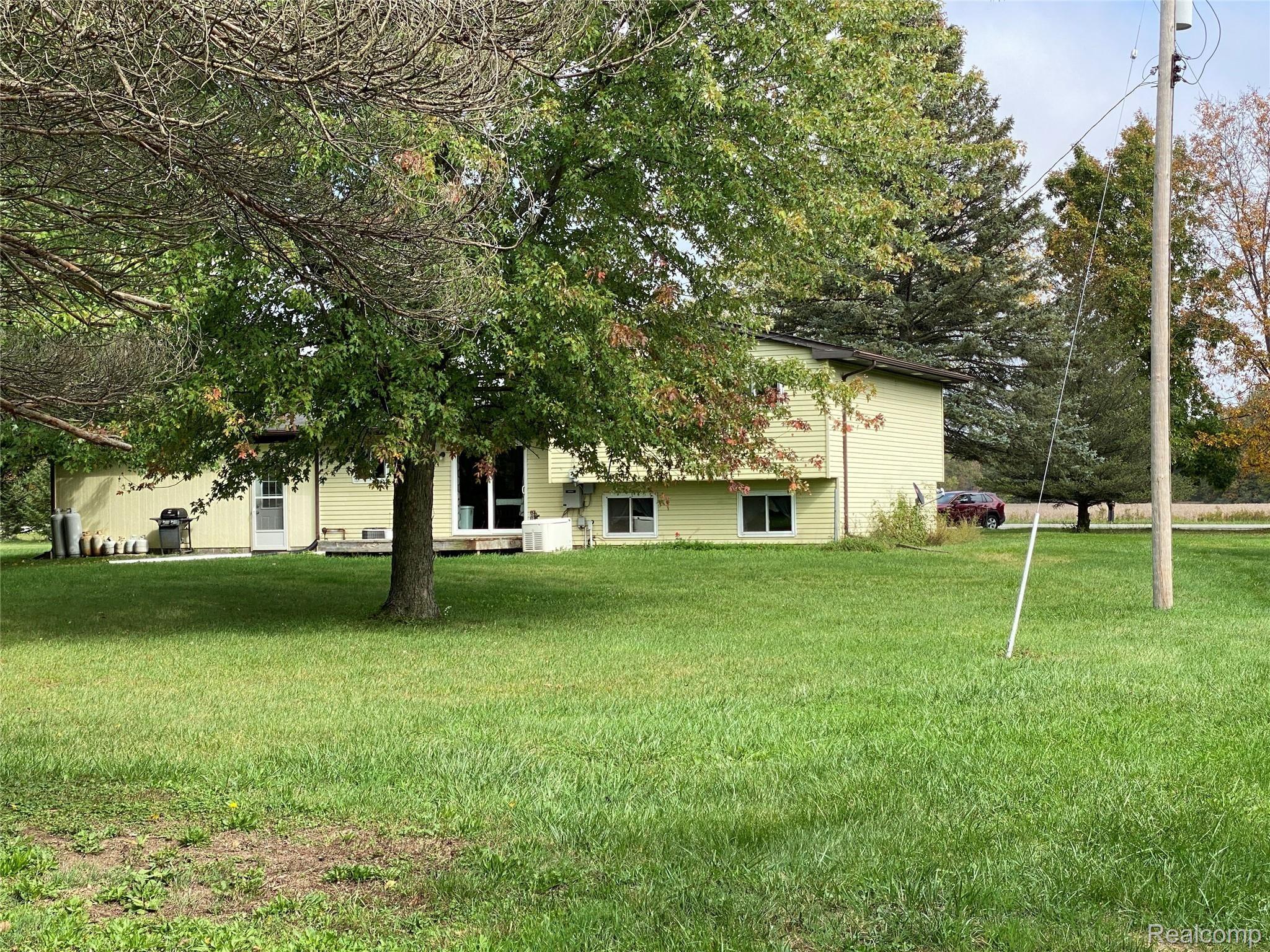 6949 Capac Road Yale, MI 48097 - Photo 11 of 31 IMG_8117.JPG