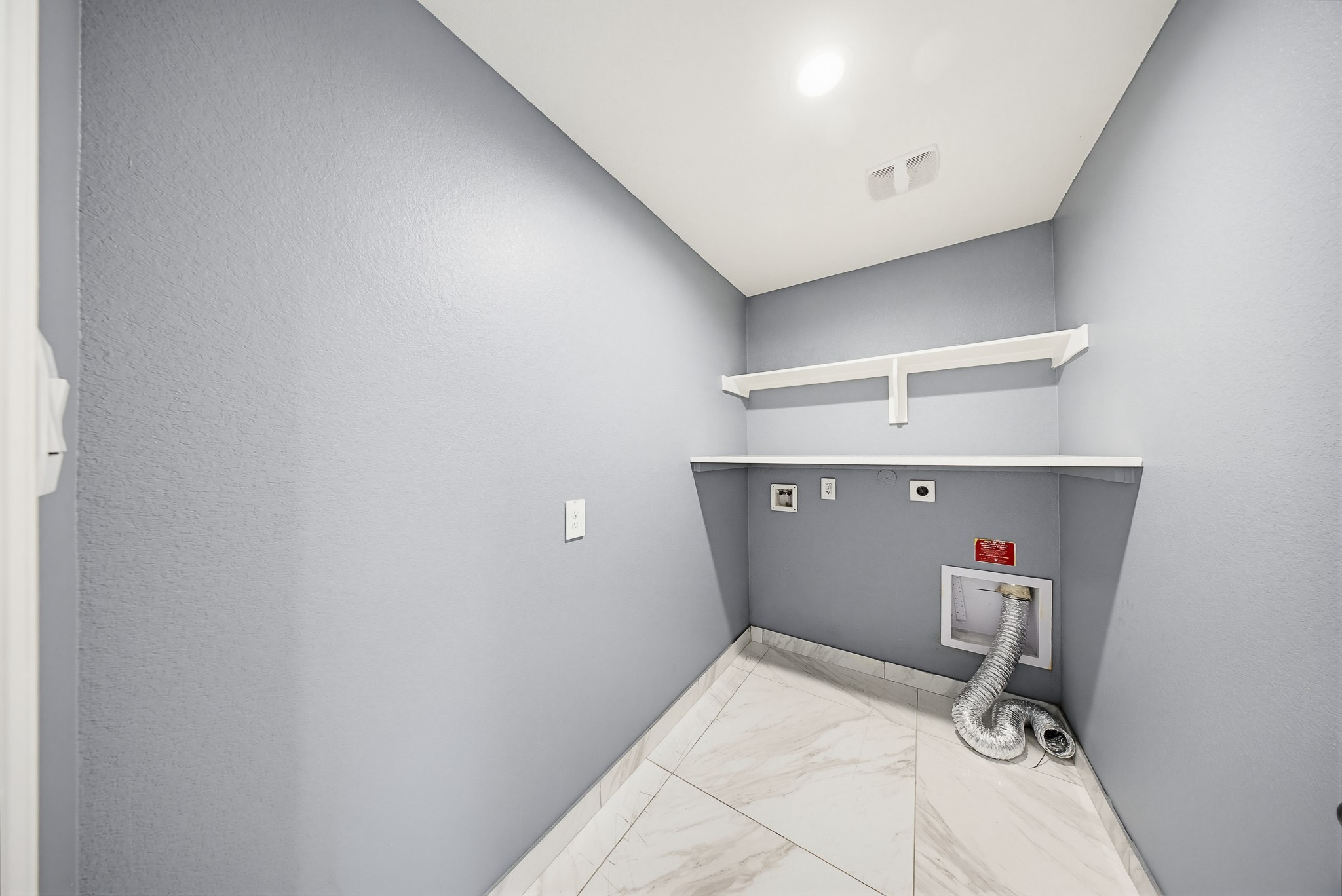 23210 Barberry Crk Trail Spring, TX 77373 - Photo 7 of 33 a room with a desk and chair