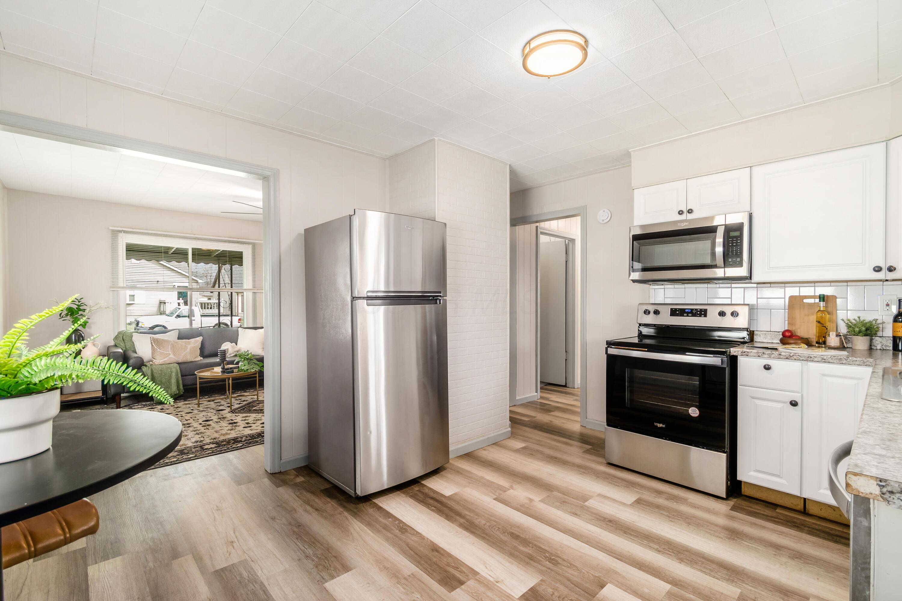 231 Delray Road Columbus, OH 43207 - Photo 11 of 36 new stainless steel appliances