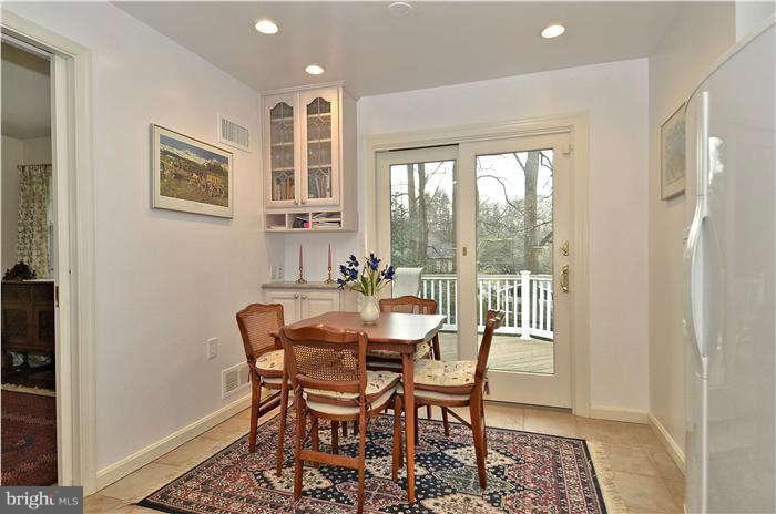 7908 Carteret Road Bethesda, MD 20817 - Photo 12 of 30 Eat In Kitchen