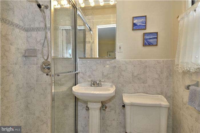 7908 Carteret Road Bethesda, MD 20817 - Photo 16 of 30 Bath (Master)