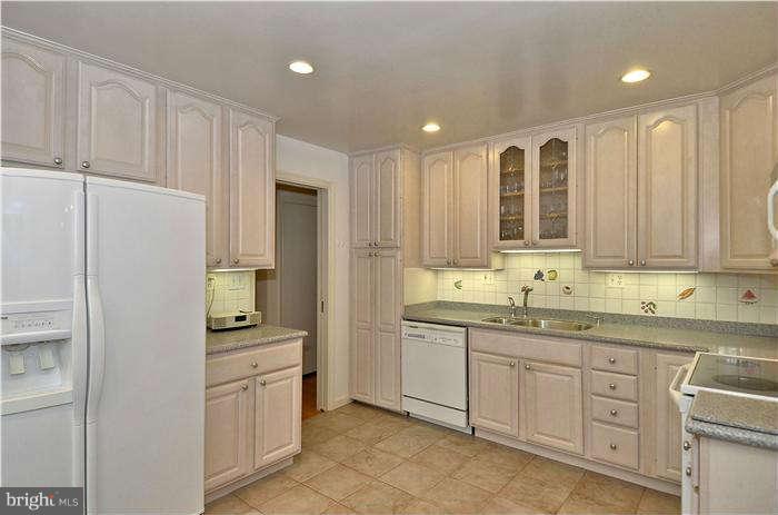7908 Carteret Road Bethesda, MD 20817 - Photo 10 of 30 Kitchen