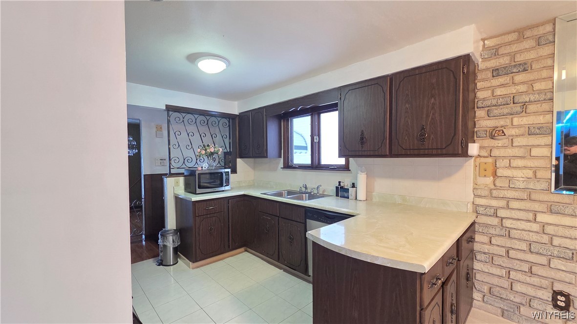 12 Delta Road Amherst, NY 14226 - Photo 7 of 46