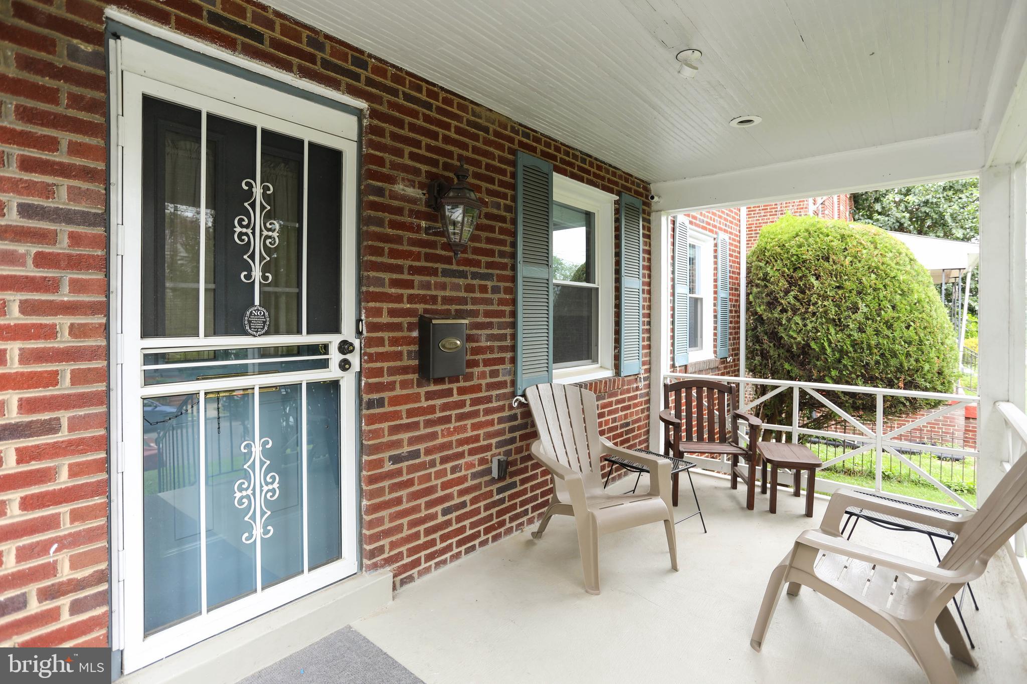 423 Rittenhouse Street Northwest Washington, DC 20011 - Photo 5 of 34 Front porch