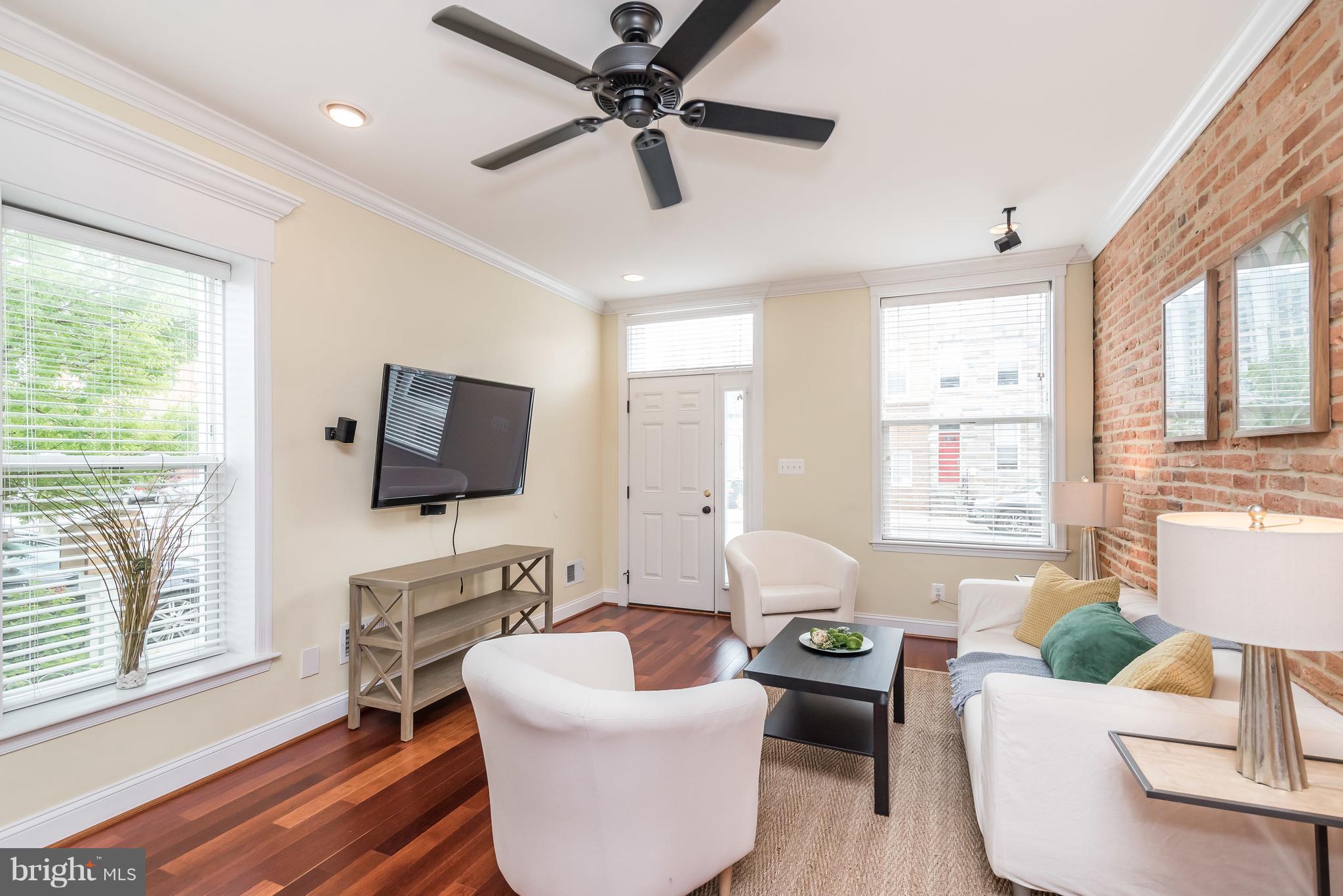 1400 Hull Street Baltimore, MD 21230 - Photo 3 of 29 Lots of Light and Living Space!