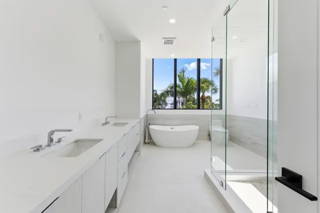 $3,395,000 | 2323 Lake Drive, Unit 201, Singer Island, FL 33404