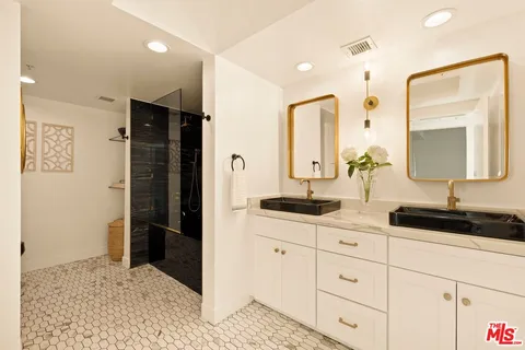 $899,000 | 13700 Marina Pointe Drive, Unit 314, Marina del Rey, CA 90292