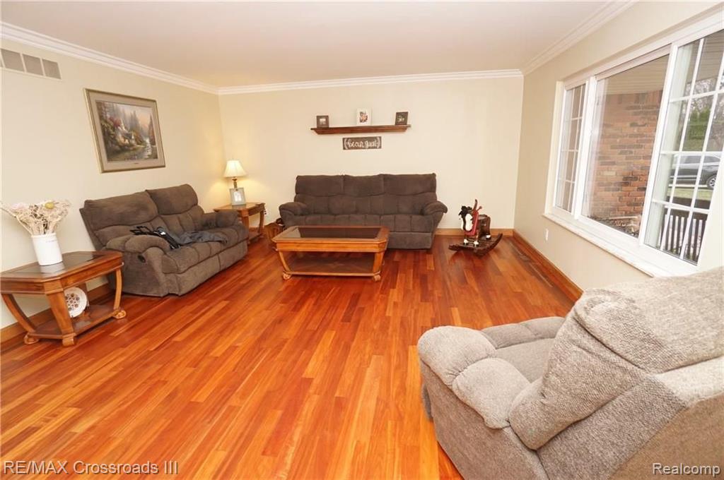 44370 Robson Road Belleville, MI 48111 - Photo 10 of 32