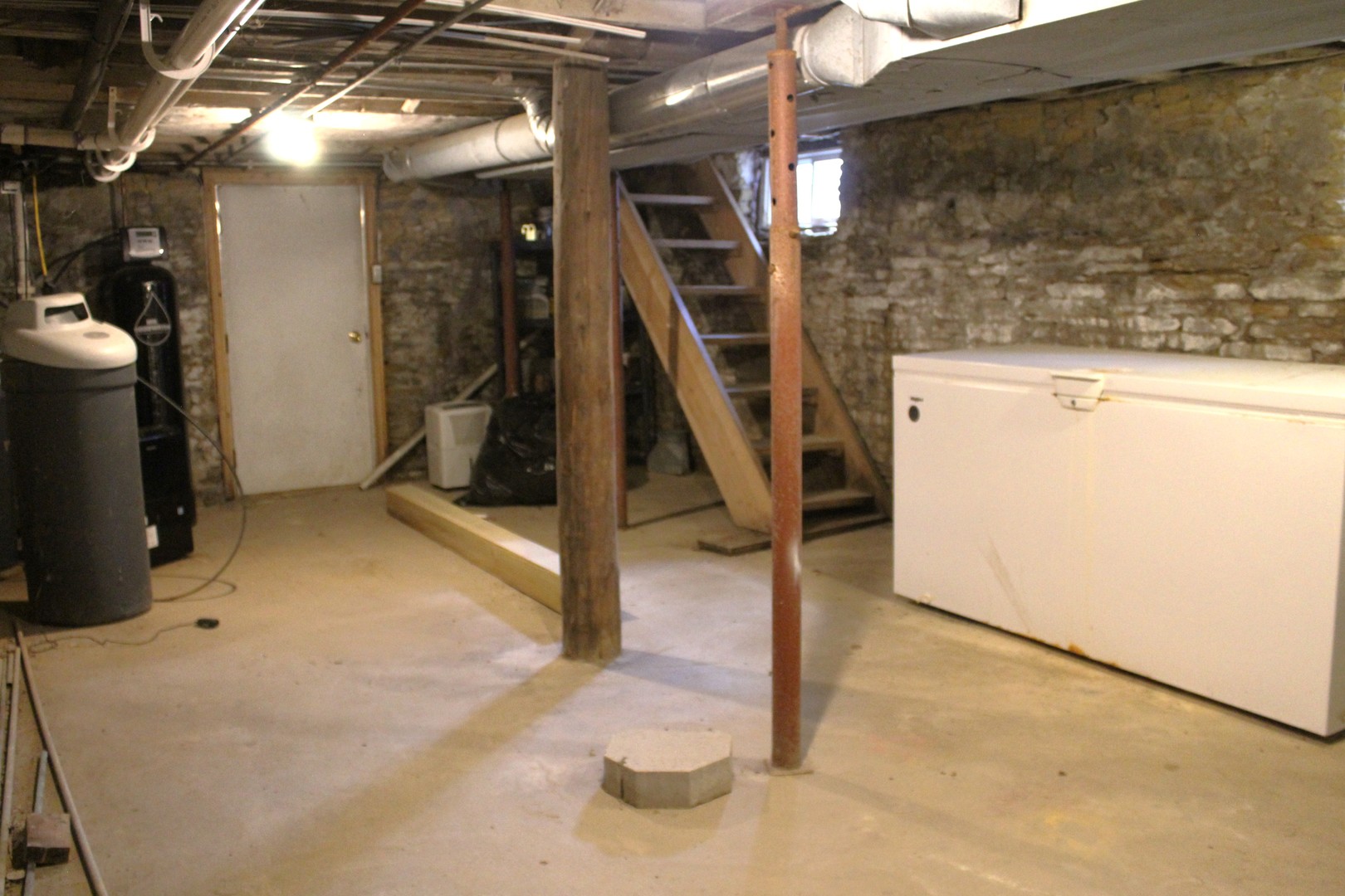 7496 Wolf Road Kingston, IL 60145 - Photo 25 of 38 a view of a room with gym equipment