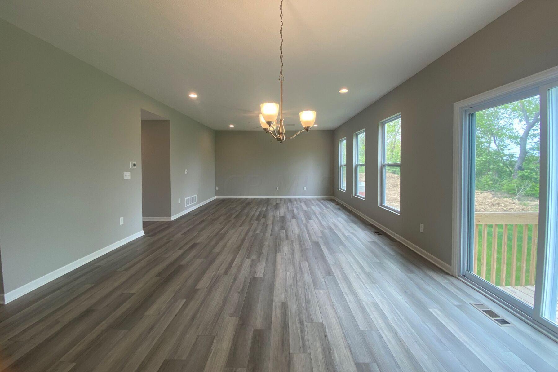26 Erin Hills Road Commercial Point, OH 43116 - Photo 10 of 35 Living Room