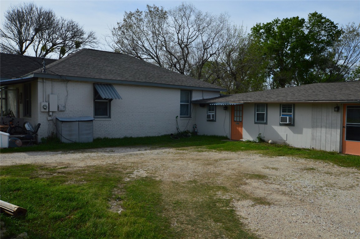 135 West 5th Street Kemah, TX 77565 - Photo 3 of 10 a backyard of a house with lots of green space