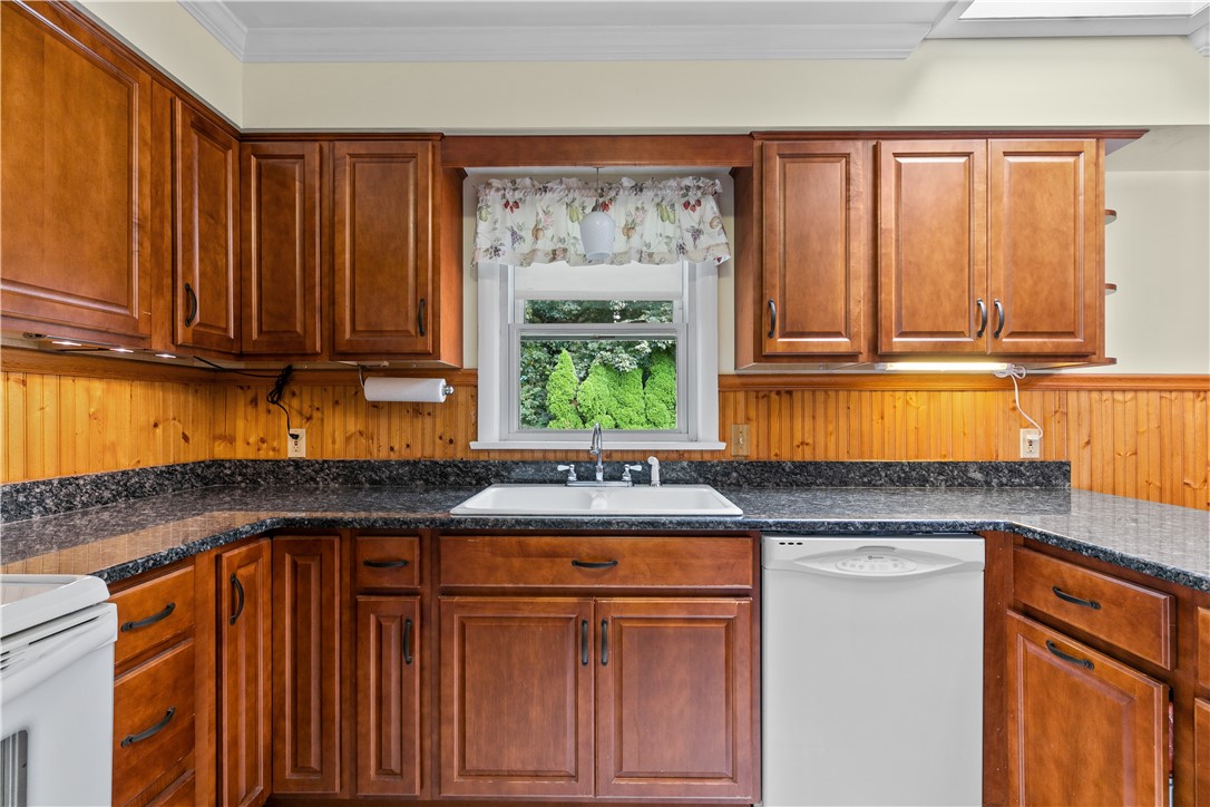 88 Middle Road Portsmouth, RI 02871 - Photo 11 of 43