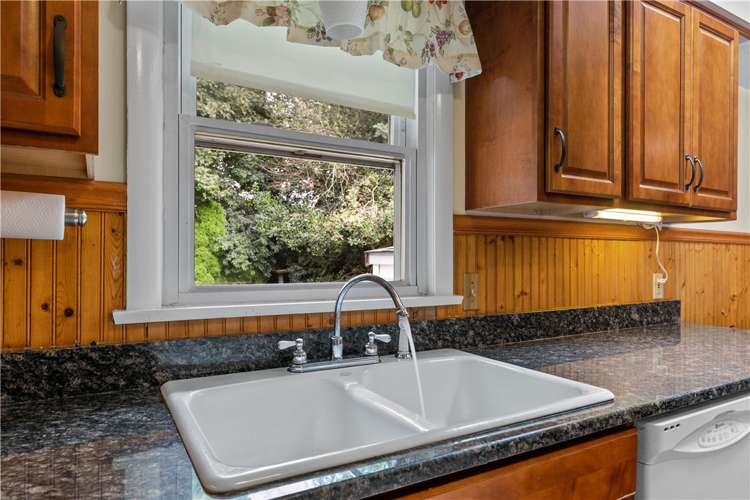 88 Middle Road Portsmouth, RI 02871 - Photo 12 of 43