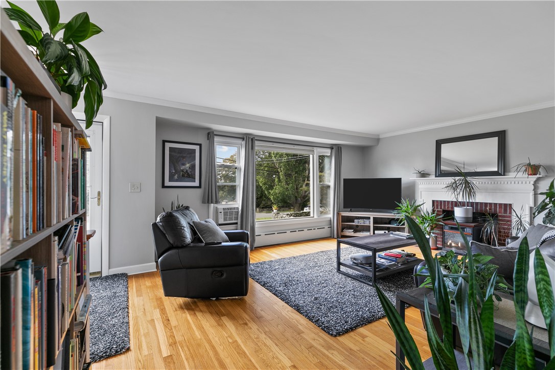 88 Middle Road Portsmouth, RI 02871 - Photo 4 of 43
