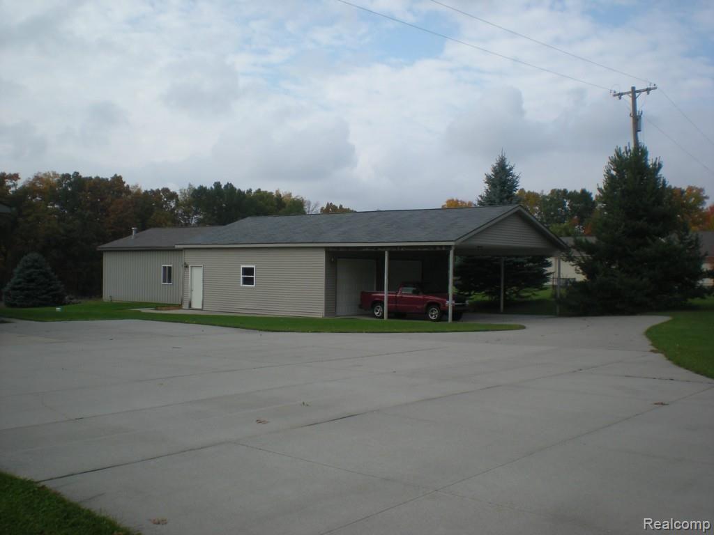 1127 Indian Road Lapeer, MI 48446 - Photo 3 of 29 DSCN3154.jpg