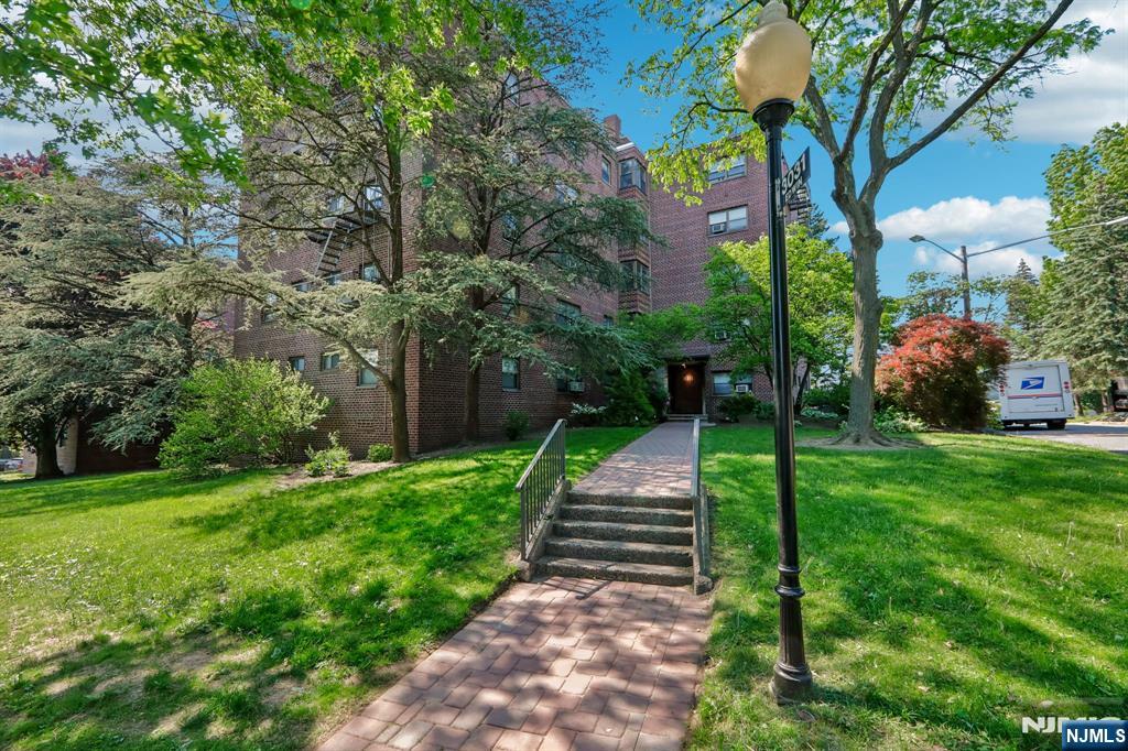 3031 Edwin Avenue, Unit 4H Fort Lee, NJ 07024 - Photo 2 of 33