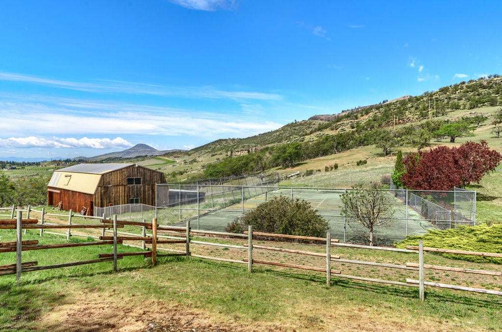 6069 Hughes Road Medford, OR 97504 - Photo 23 of 84 HR(23)