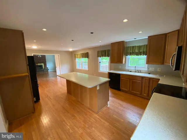 $3,950 | 14917 Lee Highway, Gainesville, VA 20155