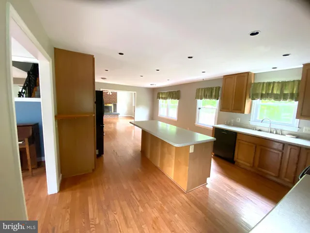 $3,950 | 14917 Lee Highway, Gainesville, VA 20155