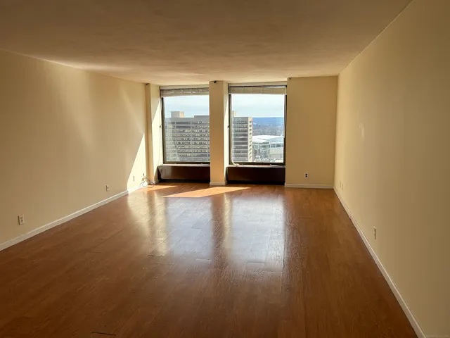$1,700 | 1 Gold Street, Unit 21G, Hartford, CT 06103