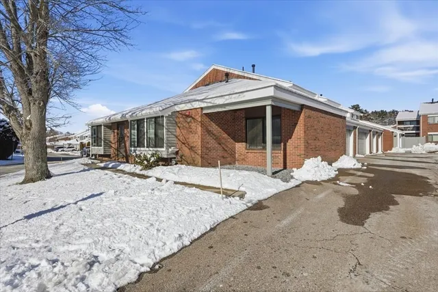 $379,900 | 55 Rosewood Drive, Unit 55, Stoughton, MA 02072