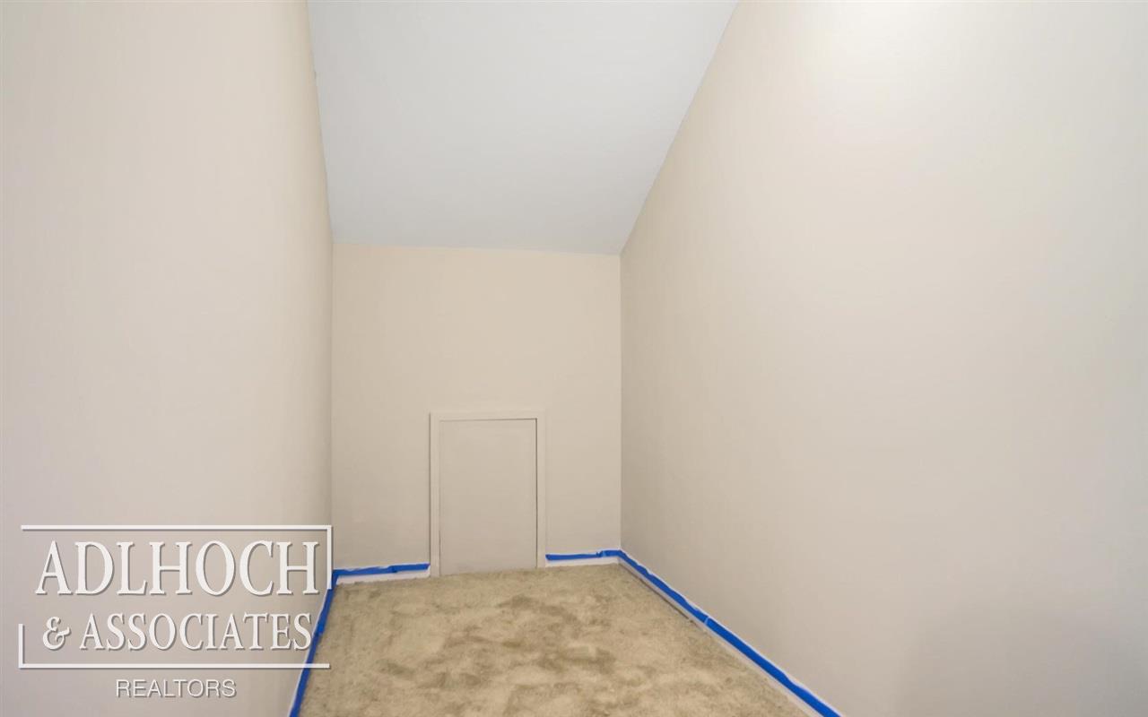 412 Lothrop Road Grosse Pointe, MI 48236 - Photo 19 of 29 31291516-18.JPG
