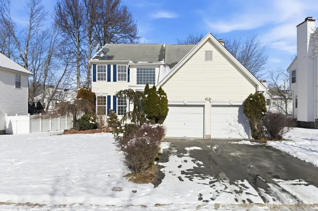 $975,000 | 16 Rolling Brook Drive, Edison, NJ 08820