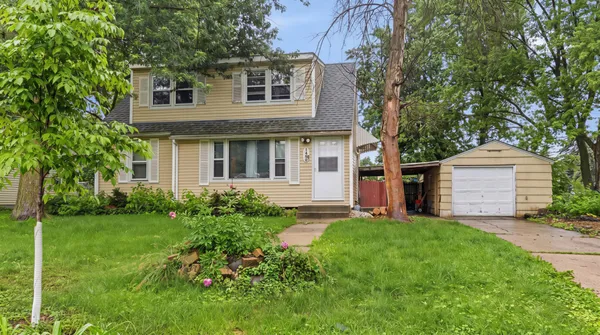 $299,900 | 1450 Sandhurst Avenue East, Maplewood, MN 55109
