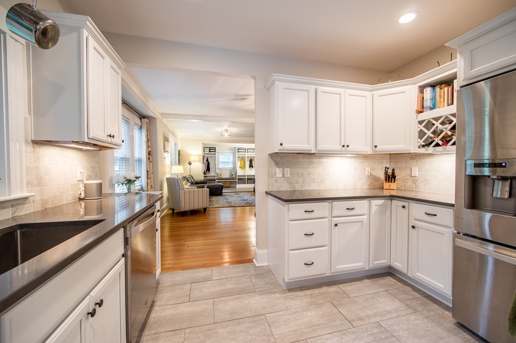16 Lafayette Road Reading, MA 01867 - Photo 2 of 30 Gallery Image 2