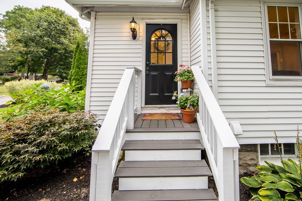 16 Lafayette Road Reading, MA 01867 - Photo 6 of 30 Gallery Image 6
