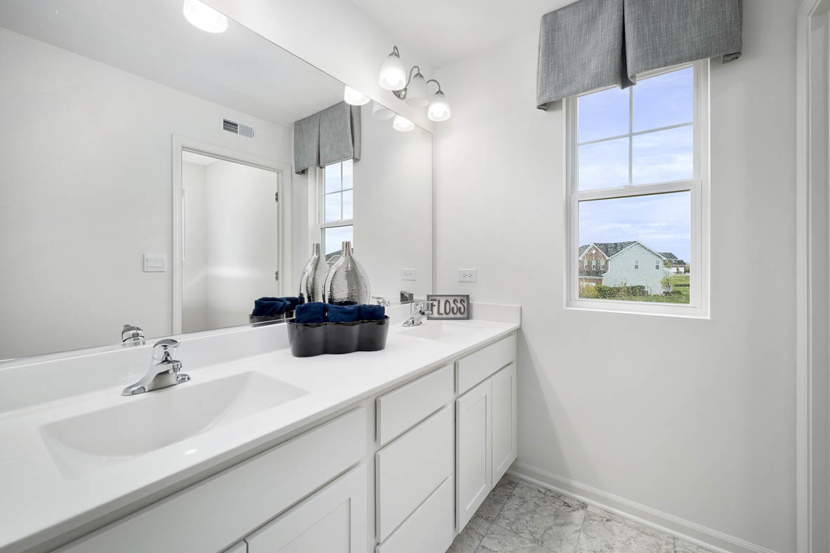 2721 Berrywood Lane Yorkville, IL 60560 - Photo 23 of 38 a bathroom with a sink and a mirror