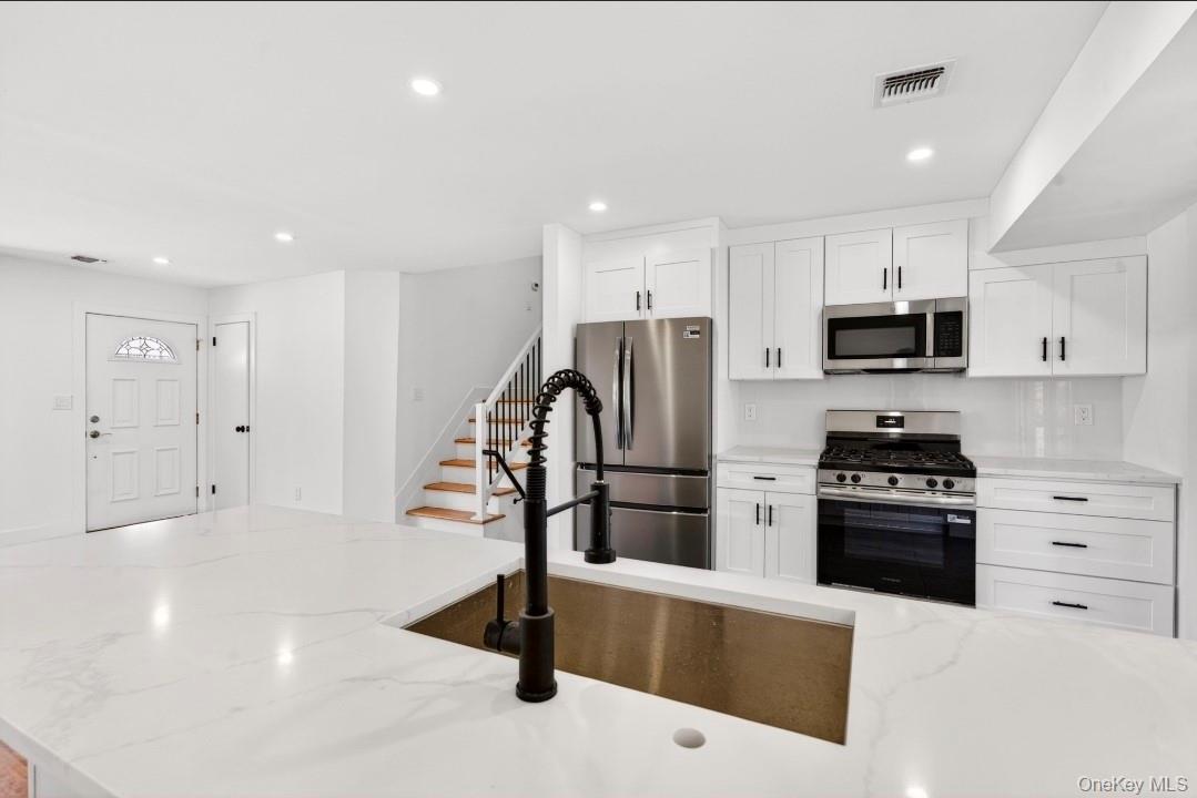 8 White Birch Lane Commack, NY 11725 - Photo 11 of 44
