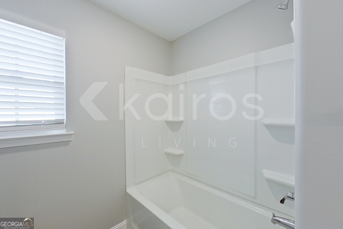 110 Western Red Cedar Drive Springfield, GA 31329 - Photo 15 of 19 a bathroom with a bathtub