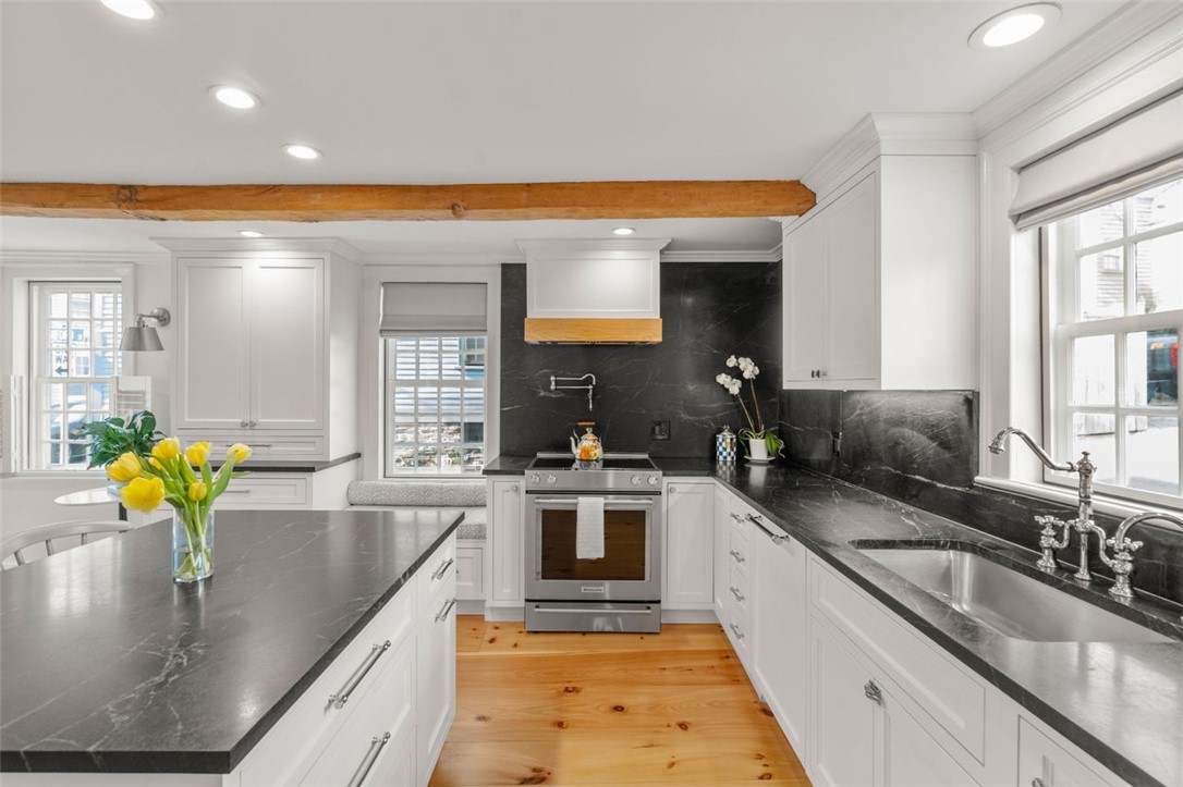 30 Thames Street Newport, RI 02840 - Photo 11 of 47