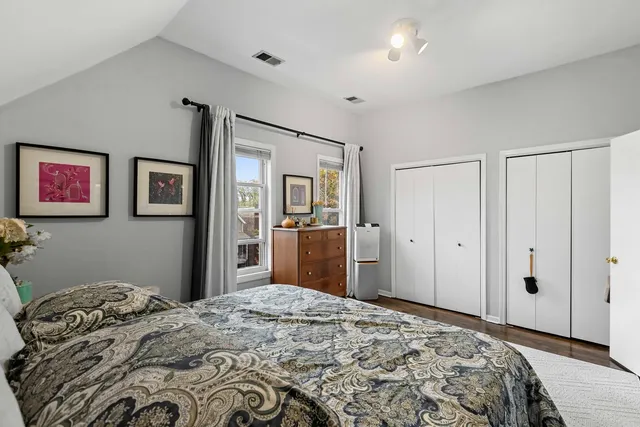 $2,400 | 2518 North Campbell Avenue, Unit 3, Chicago, IL 60647