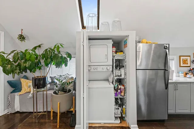 $2,400 | 2518 North Campbell Avenue, Unit 3, Chicago, IL 60647