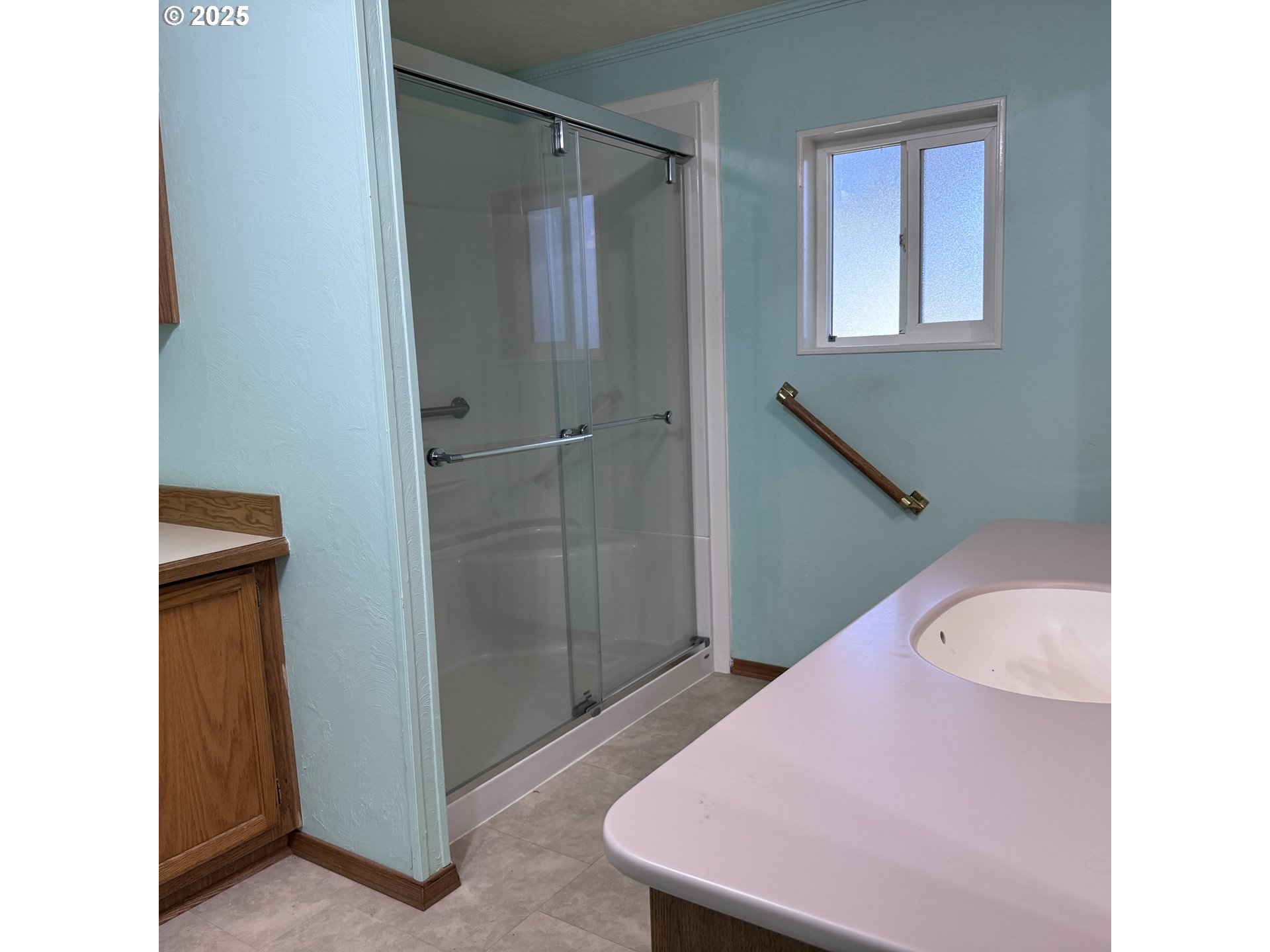 1601 Rhododendron Drive, Unit 695 Florence, OR 97439 - Photo 35 of 42 a bathroom with a shower and a sink