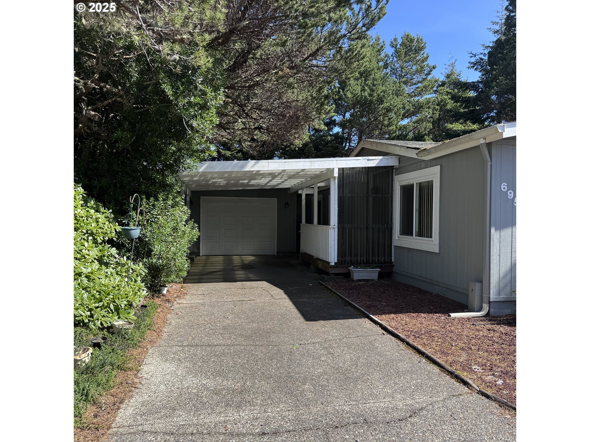 1601 Rhododendron Drive, Unit 695 Florence, OR 97439 - Photo 8 of 42 a front view of a house with garden
