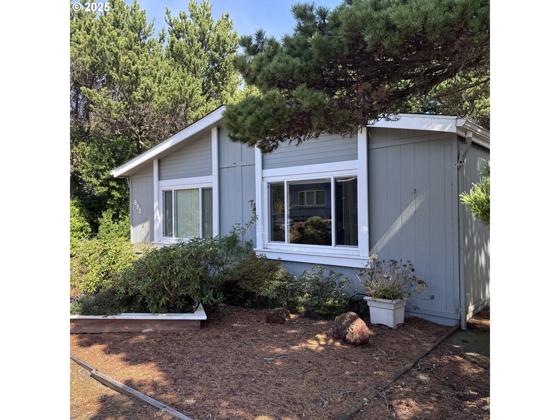 1601 Rhododendron Drive, Unit 695 Florence, OR 97439 - Photo 10 of 42 a view of a house with backyard and garden