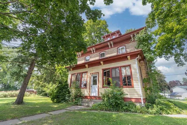 $159,900 | 220 West Main Street, Chilton, WI 53014