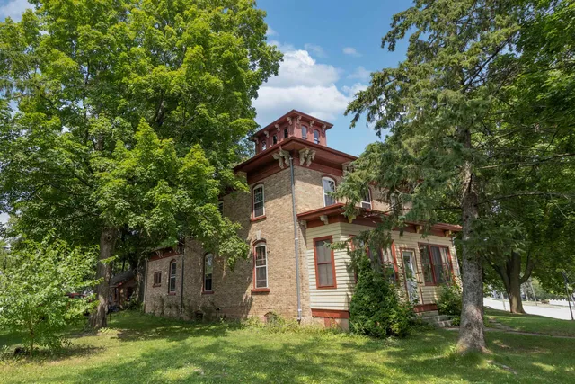 $159,900 | 220 West Main Street, Chilton, WI 53014