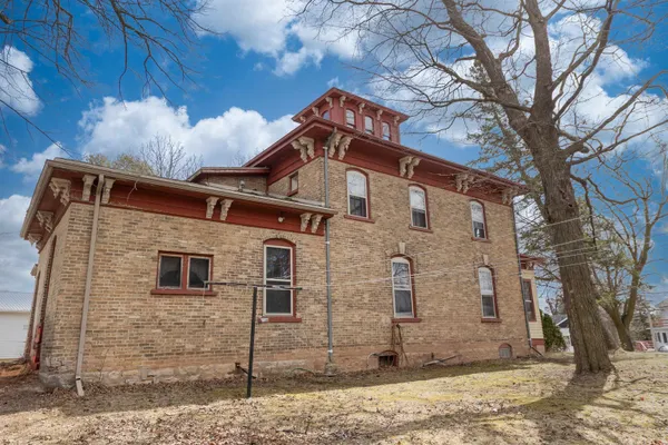 $159,900 | 220 West Main Street, Chilton, WI 53014