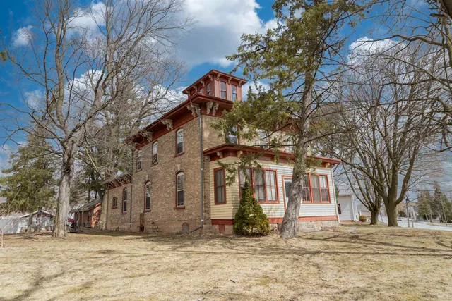 $159,900 | 220 West Main Street, Chilton, WI 53014
