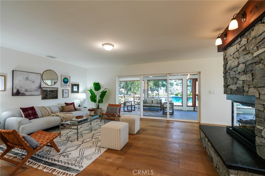 430 Devonwood Road Altadena, CA 91001 - Photo 5 of 39