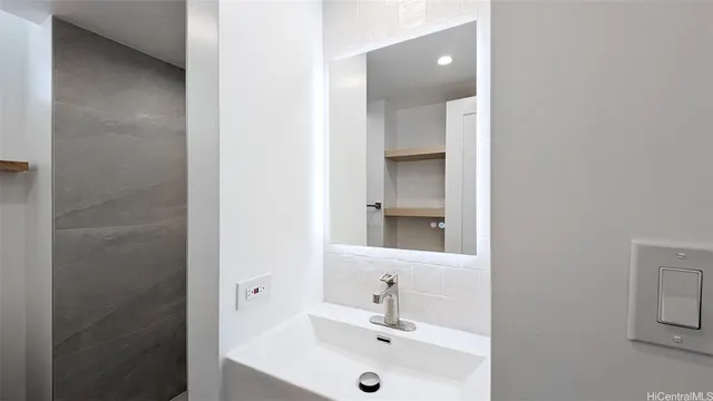 $437,000 | 1716 Ke’eaumoku Street, Unit 501, Honolulu, HI 96822