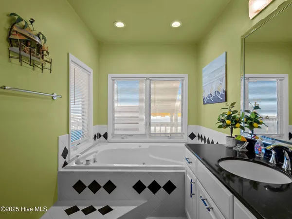$2,590,000 | 3903 Ocean Drive, Emerald Isle, NC 28594