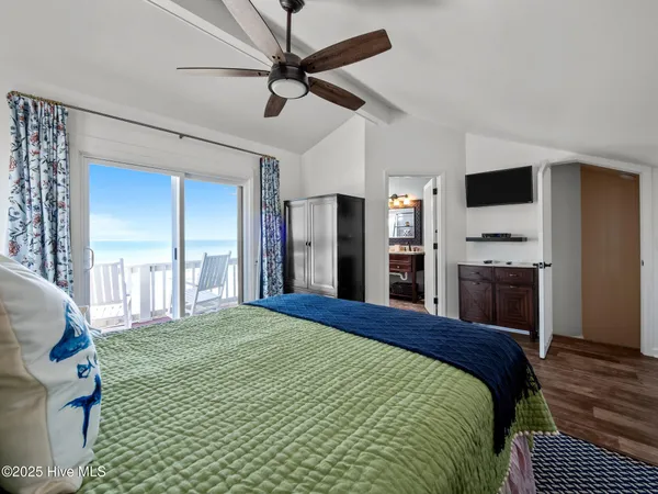$2,590,000 | 3903 Ocean Drive, Emerald Isle, NC 28594