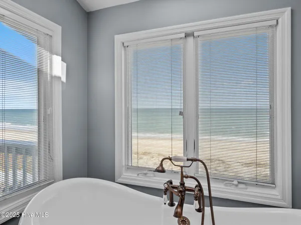 $2,590,000 | 3903 Ocean Drive, Emerald Isle, NC 28594