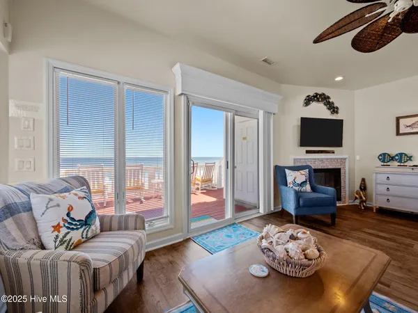 $2,590,000 | 3903 Ocean Drive, Emerald Isle, NC 28594